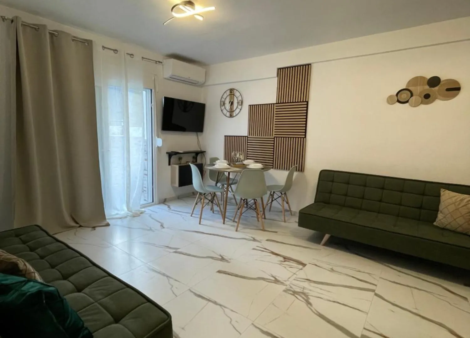 Bella Apartment Pefkochori Guest house